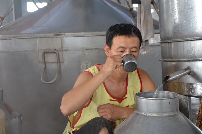 青島酒廠釀酒車間一角